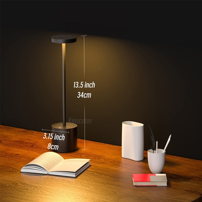 Lampe de table LED portable en metal